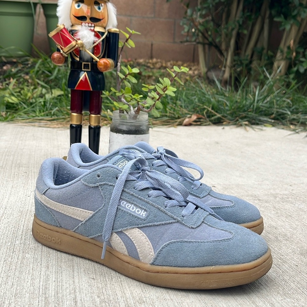 Reebok Unisex Smash Edge Sneaker, Soft Slate/White/Gum, size 8.5 Women’s
